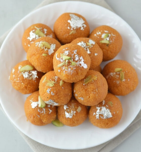 Besan Laddu (1)